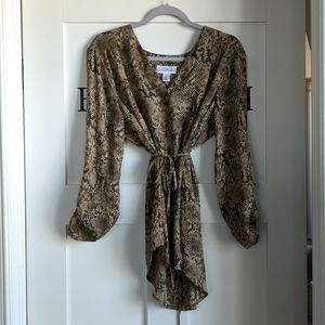 Motherhood maternity snakeskin pattern blouse